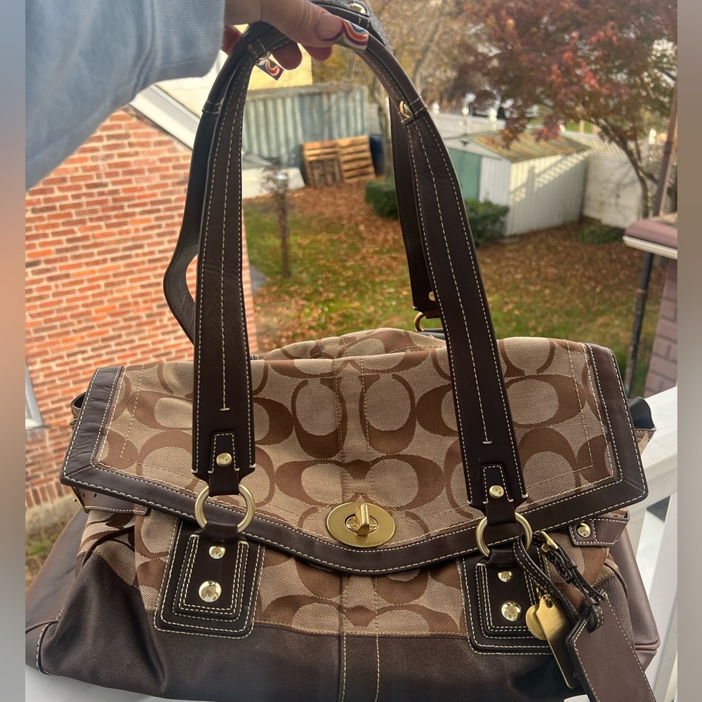Vintage coach Duffle bag. 3 extra pockets
